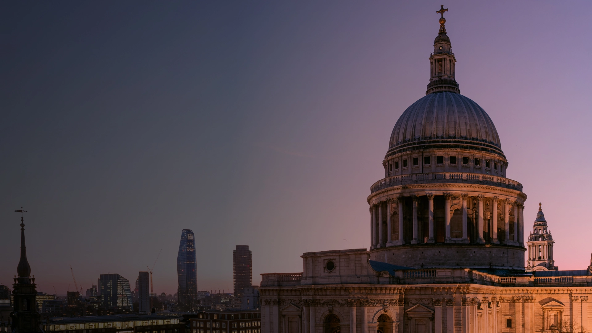 Decorative photo of St. Paul's Cathedral in London