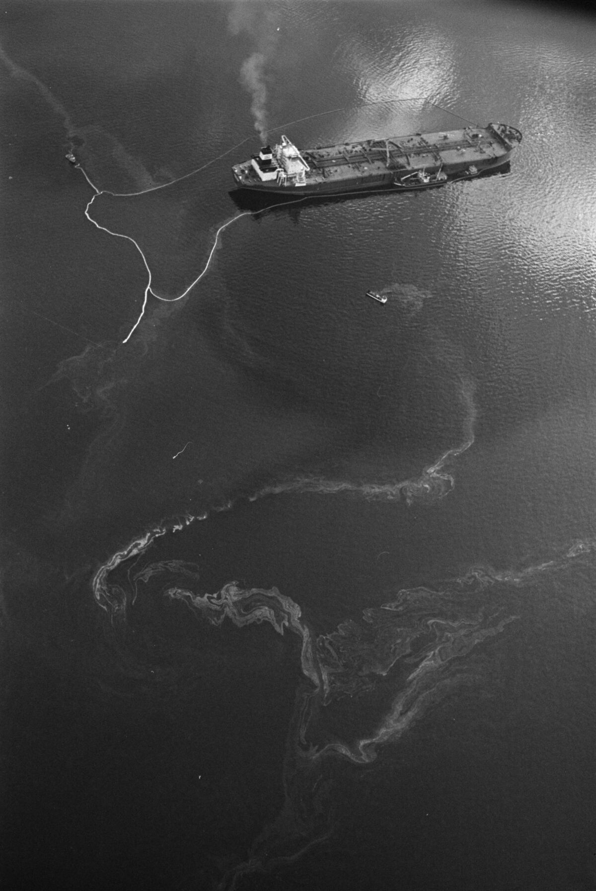 Aerial photograph of Exxon Valdez oil spill