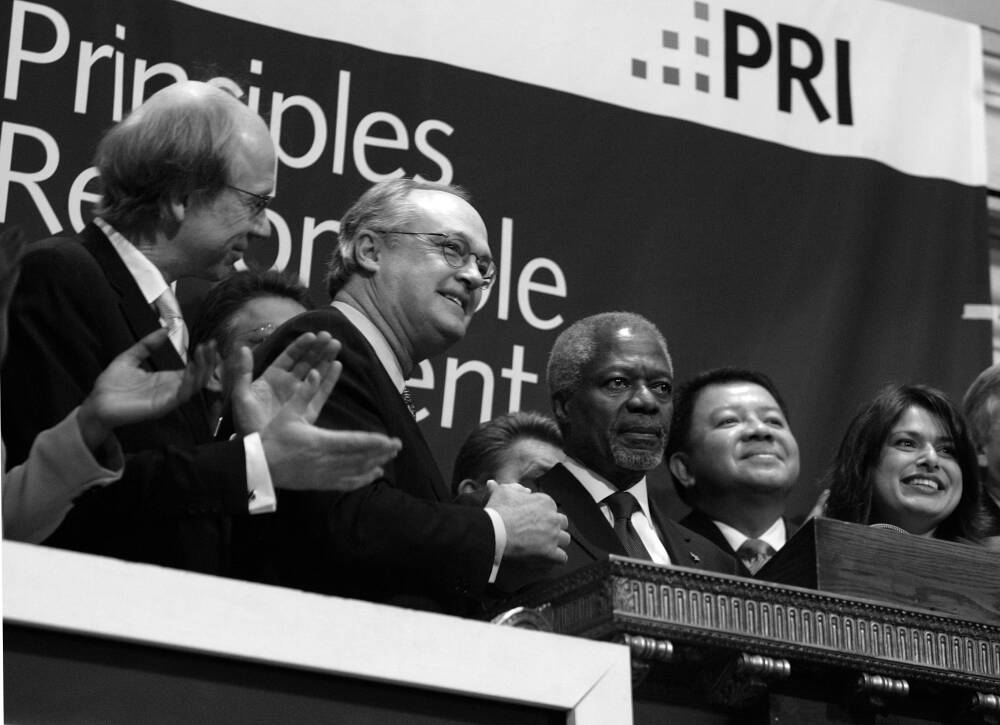 Photograph of PRI opening at the NYSE with U.N. Secretary General Kofi Annan